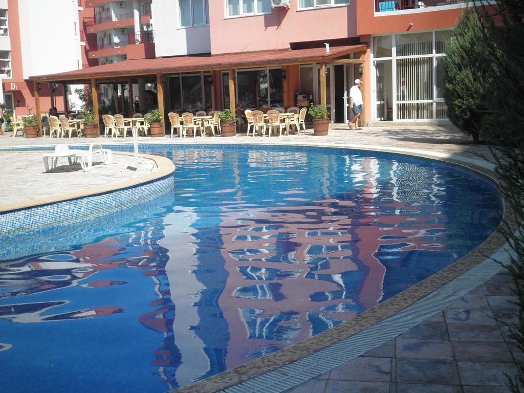 Private Apartments In Privilige Fort Beach Elenite Buitenkant foto