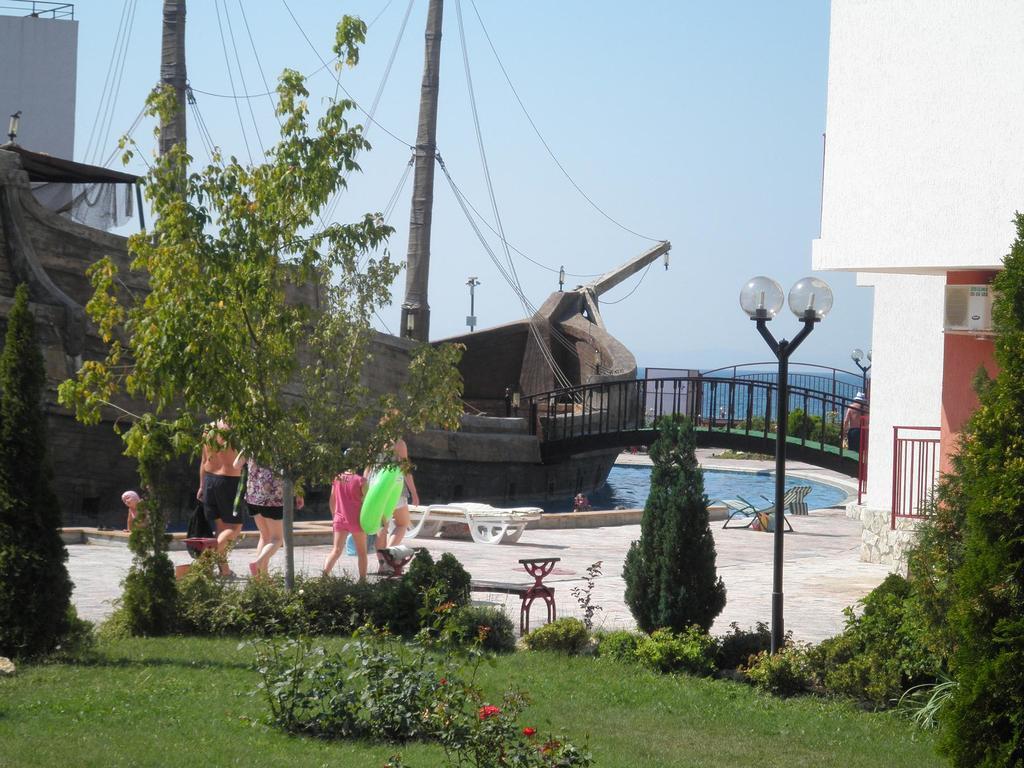Private Apartments In Privilige Fort Beach Elenite Buitenkant foto