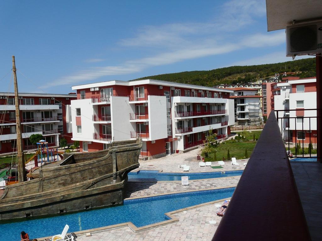 Private Apartments In Privilige Fort Beach Elenite Buitenkant foto