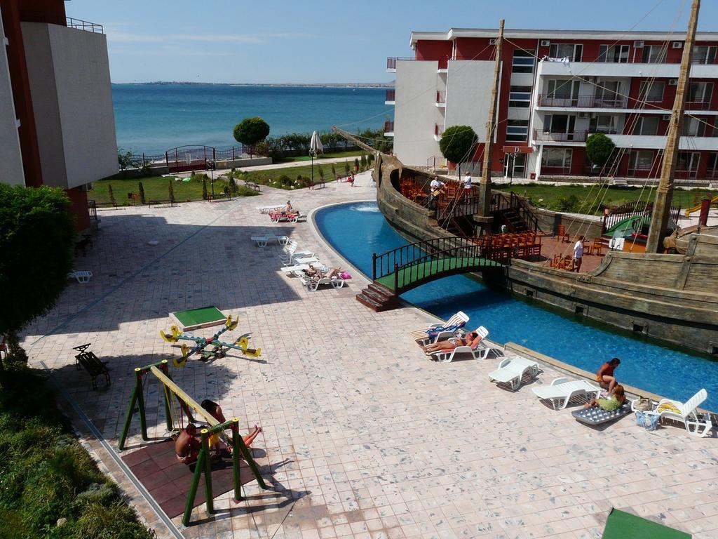Private Apartments In Privilige Fort Beach Elenite Buitenkant foto