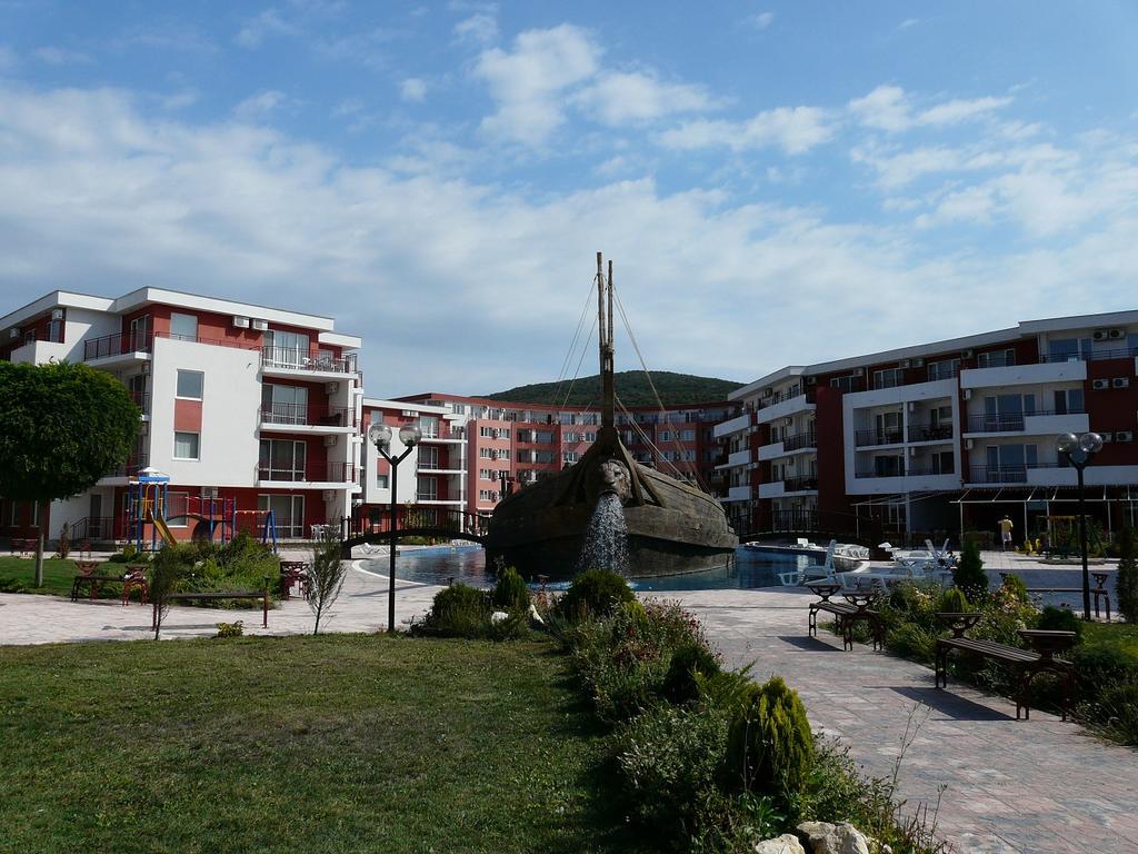 Private Apartments In Privilige Fort Beach Elenite Buitenkant foto